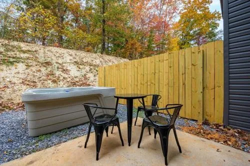 Peaceful Escape 2BR Retreat w Private Hot Tub photo 2
