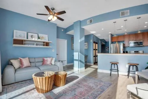 2 Bdrm Penthouse with Billiards photo 2