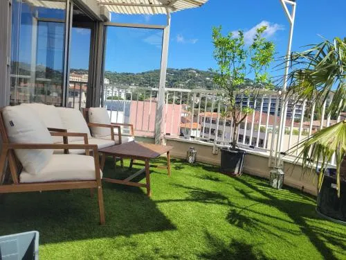Rooftop apartment Cannes center - Parking photo 2