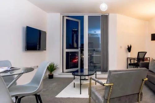 CENTRAL Luxury 2BR Apartment Manchester photo 2