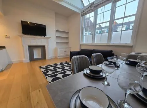 Elegant 2 Bedroom Apartment in Knightsbridge photo 2