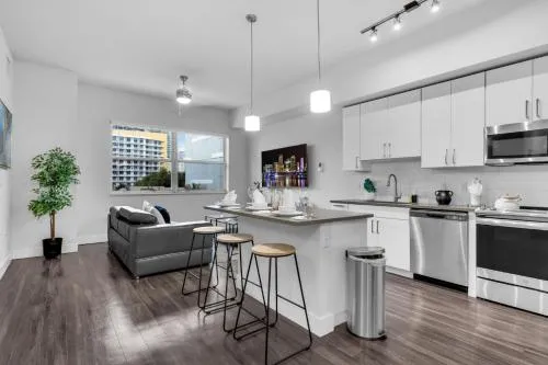 Sunny 1BR Unit With Free Parking Prime Location photo 2