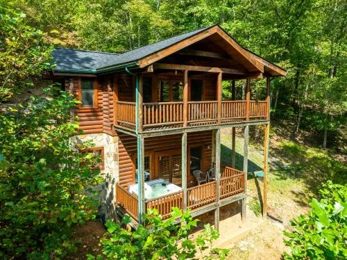 Briar Brook - Private Smoky Mountain Luxury Log Home with 2 Fireplaces, Hot Tub & Community Pool photo 2