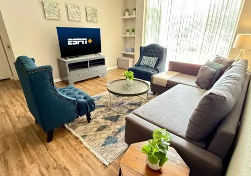 2BR2BA Getaway 7 Miles from Orlando Parks photo 2