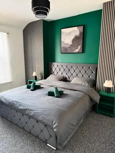 D&D Emerald House Anfield photo 2