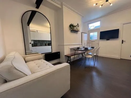 Liverpool Willow House - 4 Bed Close to Anfield Stadium photo 2