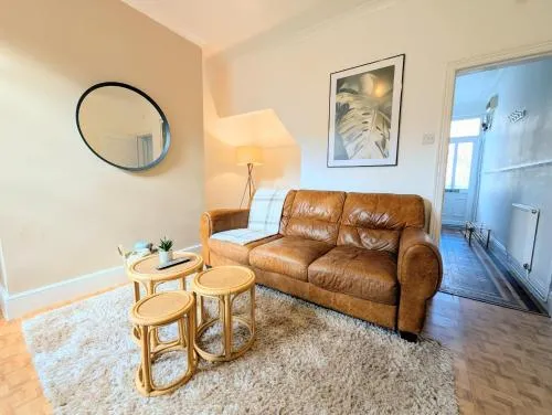 The Heritage Hideaway - King bed, Free parking, Walk to c-centre & Hospital photo 2