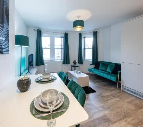 Elegant & Stylish City Apartment photo 2