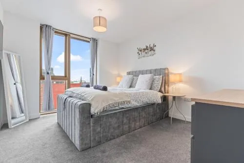 NEW 1 bed Central Birmingham Fast Wi-Fi, Smart TV photo 2