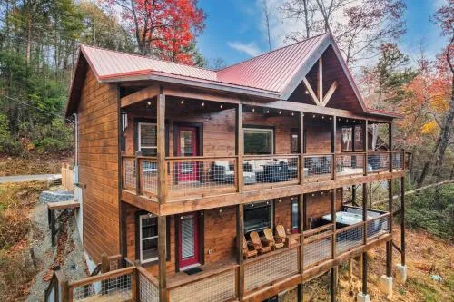 Top rated Smokies Cabin, Arcade, HotTub, Sleeps 12 photo 2