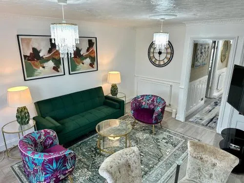 Modern 2 Bedroom House Near London City Airport, Excel, O2 & DLR with FREE Parking & Privet Entrance photo 2
