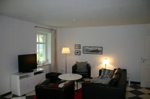 Josephine - 41-02 photo 2