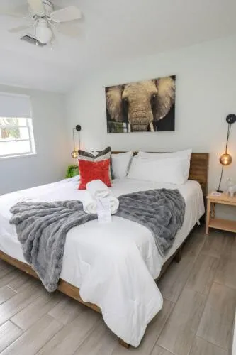 Luxury 4BR, Sleeps 12, Heated Pool, Near Universal Studios photo 2