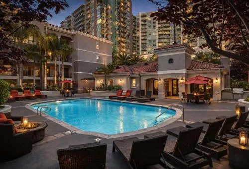 Modern 1 & 2 Bedroom Apartments Near Venice & MDR with Pool Gym & Cinema photo 2