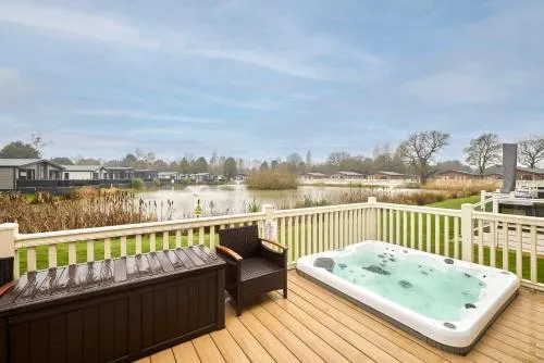 Heathery Lodge with Hot Tub photo 2