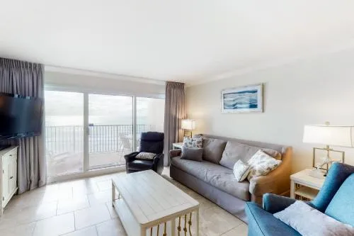 5th Floor Pretty Gulf-front Condo Great Amenities Near shops and dining photo 2