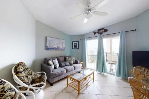 Charming Coastal Getaway with a Private Balcony - Short Drive to Dining photo 2