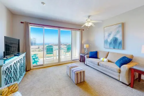Fifth-floor condo with furnished balcony beach access & views shared pool & gym photo 2