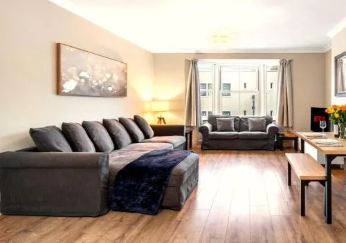 Spacious - Central - King Beds - Fast Wi-Fi photo 2