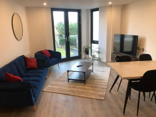 Modern Central York Apartment - Free Parking & Gym photo 2
