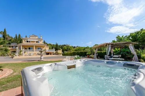 Sunny Penthouse with Pool & Hot Tub in Villa Roca photo 2