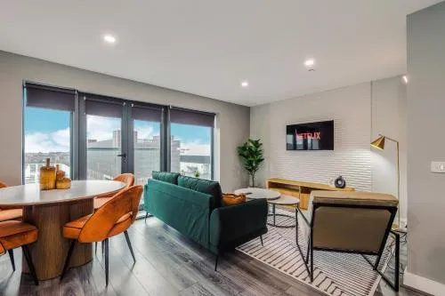 Stylish 2 Bed Apt by Royal Albert Dock & M&S Arena photo 2