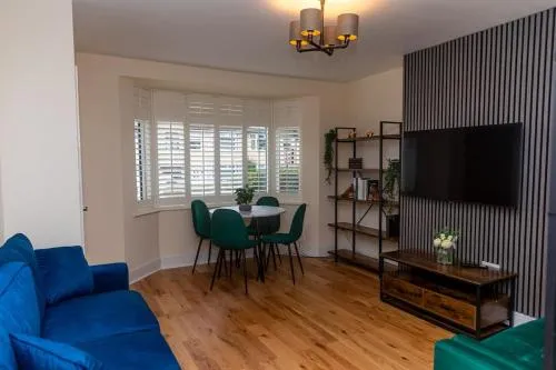 Luxury 2-Bedroom house photo 2