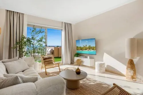 Sea View Penthouse with 2 Pools and Beach Nearby photo 2