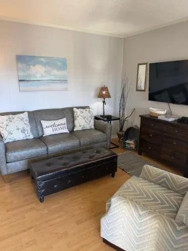 Amenities and beach access! photo 2