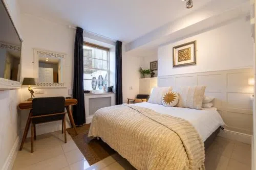 Ferndale Mews photo 2