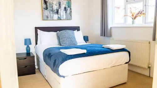 2BR Pet Friendly House near Cardiff Bay City Centre and Stadium with 2 Parking Spaces and Garden photo 2