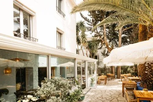 Hôtel Le Petit Castel photo 2