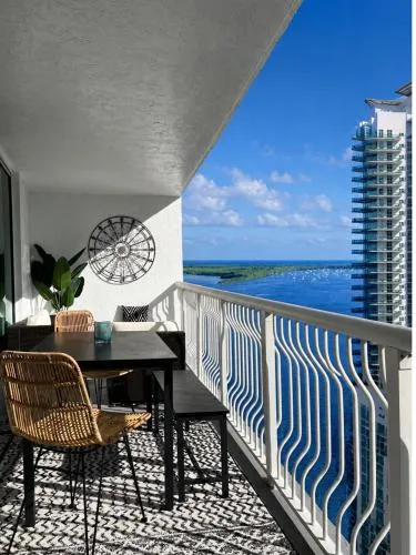 Brickell Luxe - Best Balcony - 32nd Fl - Luxe Waterfront & City Views - Furnished Balcony - Walk-Water-WiFi photo 2