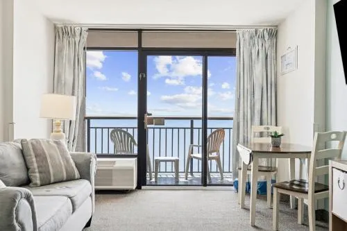 Oceanfront 1BR at Landmark, King Bed, Full Kitchen, Smart TVs photo 2