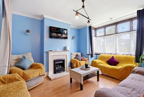 4 Bedroom Central Birmingham photo 2
