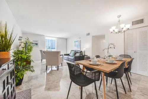Amazing 3BR Condo at Brickell with City Views photo 2