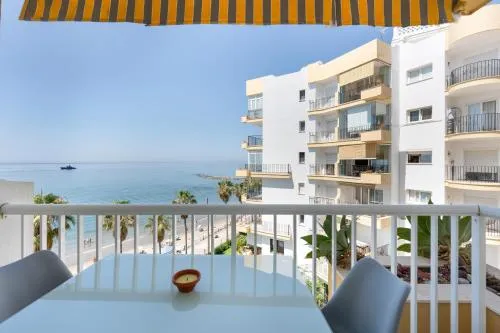 Apartment Overlooking the Beach photo 2