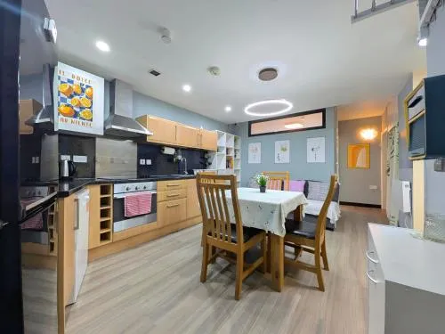 Cosy 2-Bed Free Parking, Near Etihad & City Centre photo 2