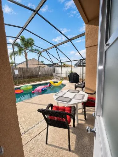 Home from Home Family Retreat Private Pool Minutes from Disney photo 2