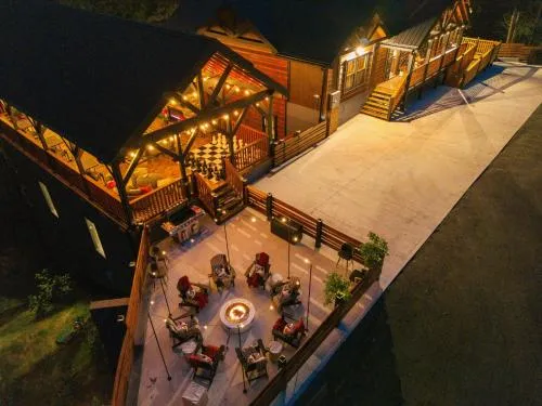 Olive Hill Sleeps 32 Pool Hot Tub Theater Sauna photo 2