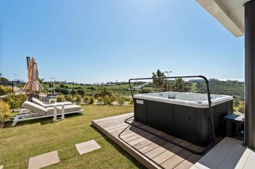 Luxury 3BR Apt - Jacuzzi, Garden and Pool photo 2