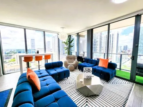 3BR Skyline Luxury with a 100 inch TV, Balcony & Prime Miami Location photo 2