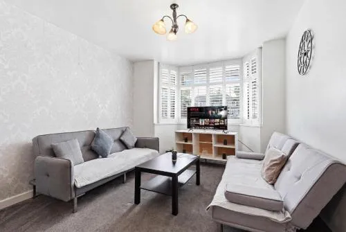 Cosy 5 bedroom Birmingham photo 2