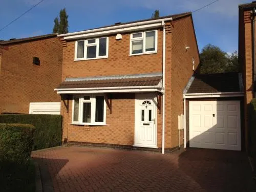 Cosy 3 bed detached house Birmingham photo 2