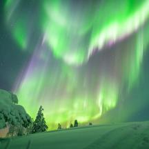 an image of the northern lights in the sky
