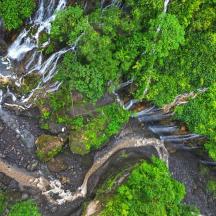 vista aèria d'una cascada i un riu