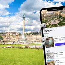 ein iPhone vor einem Gebäude mit Blick auf einen Park