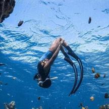 a woman is swimming in the water with aqual