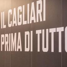 un rètol d'una institució de pizza en una paret
