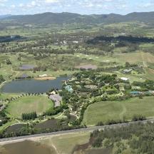 vista aèria d'un parc amb dos llacs